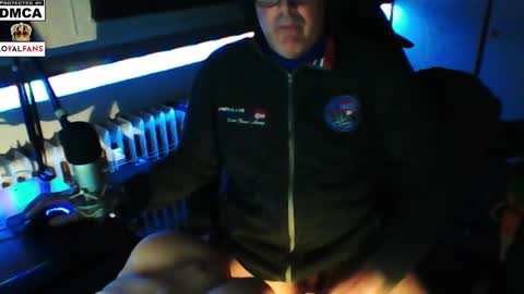 Snapshot of luckyfreak1 chatting on 02.01.25 call me Stefan online show from 02.01.25