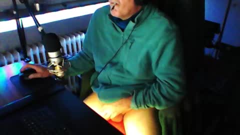 Snapshot of luckyfreak1 chatting on 10.11.25 call me Stefan online show from 10.11.25