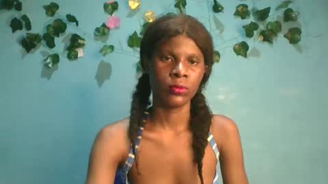 Snapshot of luckymadequeen chatting on 11.02.25 Gloria online show from 11.02.25