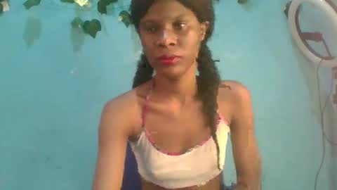 Snapshot of luckymadequeen chatting on 11.25.25 Gloria online show from 11.25.25