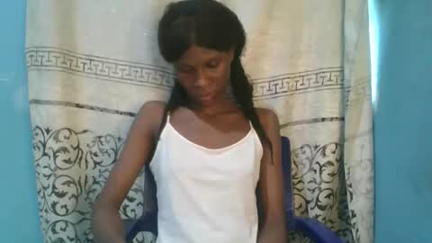 Snapshot of luckymadequeen chatting on 12.04.25 Gloria online show from 12.04.25