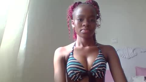 Snapshot of luckyqueen3 chatting on 03.06.25 lilian online show from 03.06.25