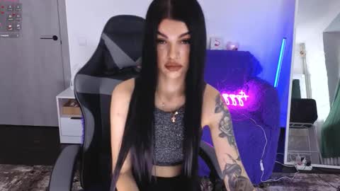 Monika online show from 11.23.25