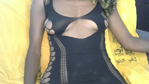 Snapshot of luckystar_19 chatting on 12.21.25 luckystar_19 online show from 12.21.25