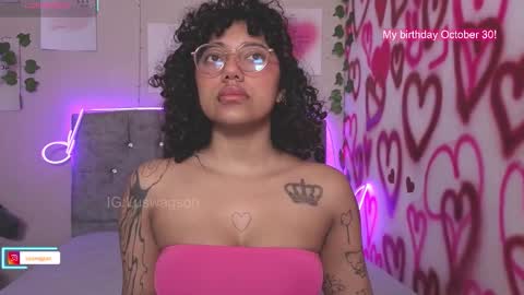 Luanis online show from 10.25.25