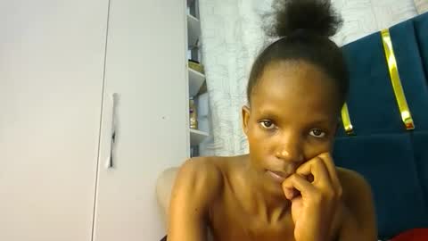 Snapshot of luckyy003 chatting on 12.18.25 brielle online show from 12.18.25