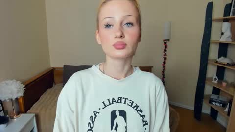 Snapshot of luckyy_tickets_ chatting on 03.01.26 Alice online show from 03.01.26