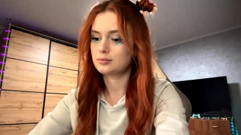 Snapshot of lucretiareisen chatting on 03.29.26 EmmaEmbers online show from 03.29.26