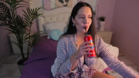 Laura online show from 02.08.25