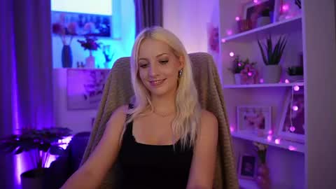 Snapshot of lucy_cutie_ chatting on 07.18.26 Cutie Lucy online show from 07.18.26