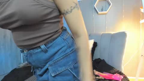 lucy_harris_ online show from 02.20.25