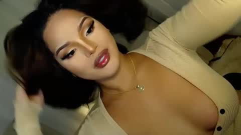 Snapshot of lucy_heartfiliaxxx chatting on 01.08.25 MONA online show from 01.08.25