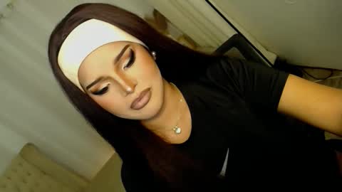 Snapshot of lucy_heartfiliaxxx chatting on 11.09.25 MONA online show from 11.09.25