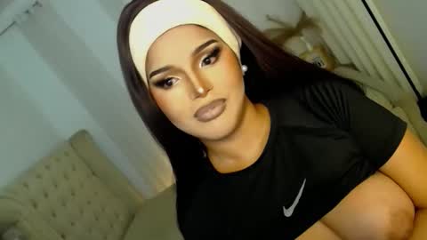 Snapshot of lucy_heartfiliaxxx chatting on 11.12.25 MONA online show from 11.12.25