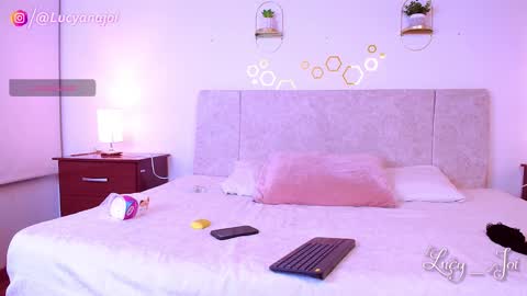 Snapshot of lucy_joi chatting on 01.06.26 Luciana online show from 01.06.26