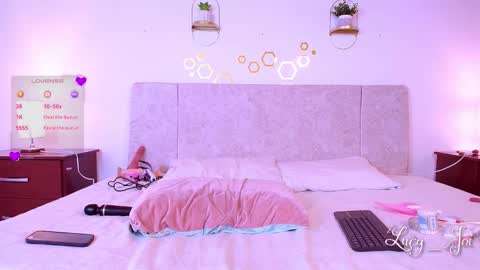 Snapshot of lucy_joi chatting on 01.11.26 Luciana online show from 01.11.26