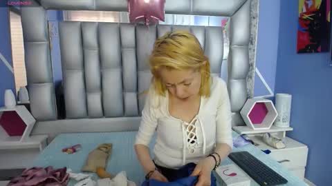  SleepyAbuela online show from 11.03.25