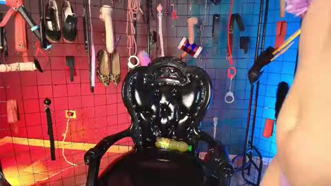 Snapshot of lucy_queensss chatting on 12.18.25 Lucy and slave maddy online show from 12.18.25