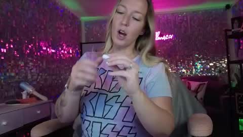 Snapshot of lucyallen4201 chatting on 03.27.26 lucyallen4201 online show from 03.27.26