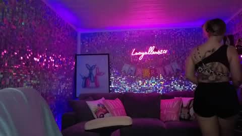 Snapshot of lucyallen4201 chatting on 04.14.26 lucyallen4201 online show from 04.14.26