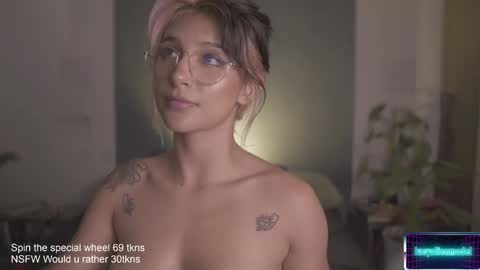 Lucy Alien  online show from 02.25.25