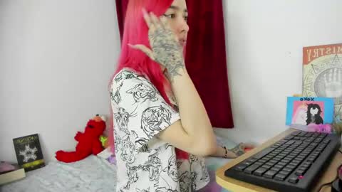 Snapshot of lucyblood chatting on 05.16.26 lucyblood online show from 05.16.26