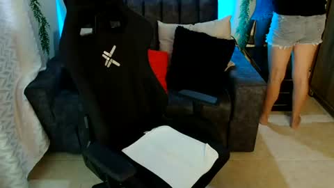 Snapshot of lucyli_ chatting on 06.19.26 LUCY online show from 06.19.26