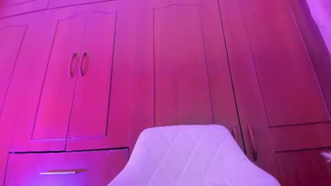 Snapshot of lucyshen_ chatting on 06.25.26 luciana online show from 06.25.26