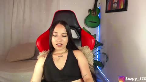 Snapshot of lucyy_rose chatting on 01.13.25 o online show from 01.13.25