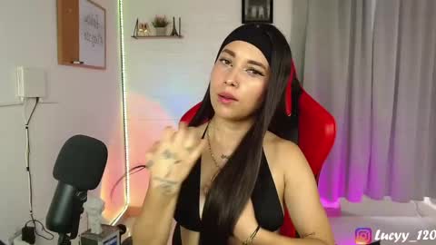 Snapshot of lucyy_rose chatting on 02.11.25 o online show from 02.11.25