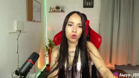 Snapshot of lucyy_rose chatting on 02.22.25 o online show from 02.22.25