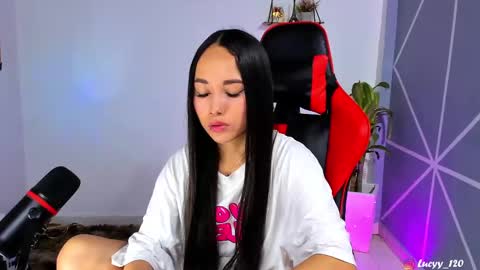 Snapshot of lucyy_rose chatting on 09.19.25 o online show from 09.19.25