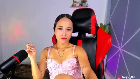 Snapshot of lucyy_rose chatting on 11.21.25 o online show from 11.21.25