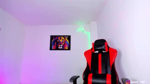 Snapshot of lucyy_rose chatting on 02.10.26 o online show from 02.10.26