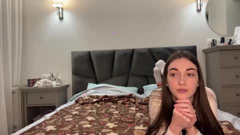 Snapshot of luis7777hui chatting on 02.13.25 Luis and Alina online show from 02.13.25