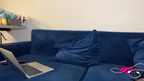 Snapshot of luis7777hui chatting on 12.13.25 Luis and Alina online show from 12.13.25