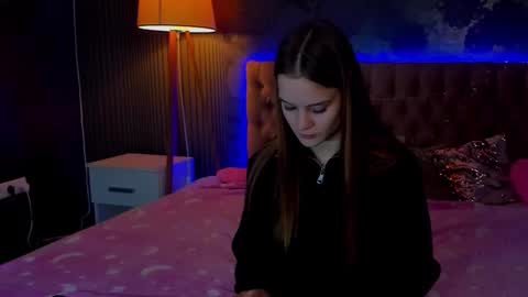 Snapshot of luisaclover chatting on 11.30.25 LuisaClover online show from 11.30.25