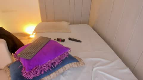 Snapshot of luisah_ chatting on 05.19.26 L U I S A online show from 05.19.26