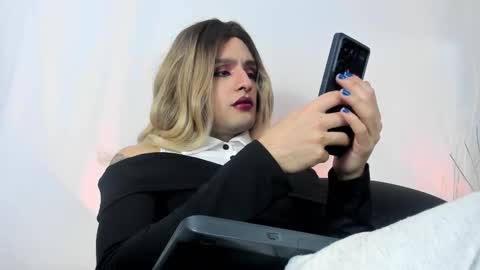 Snapshot of lukacastillo chatting on 11.25.25 Luka Castillo online show from 11.25.25