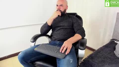 Snapshot of luke_diaz7 chatting on 12.21.25 luke diaz7 online show from 12.21.25