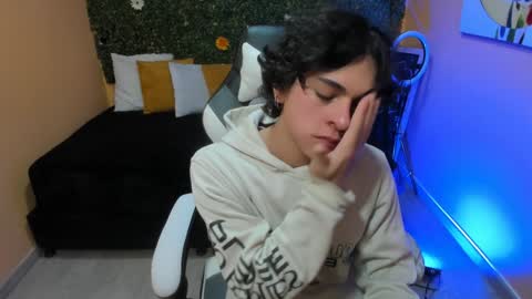 Snapshot of luke_howland chatting on 12.20.24 Luke online show from 12.20.24