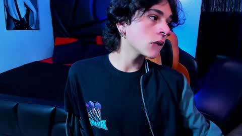 Snapshot of luke_howland chatting on 01.28.25 Luke online show from 01.28.25