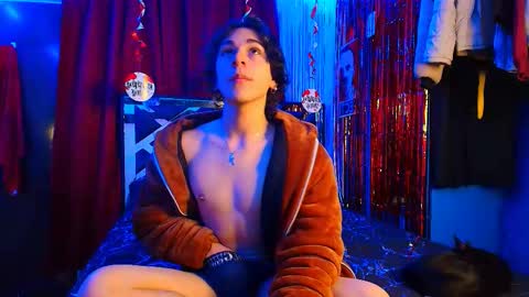 Snapshot of luke_howland chatting on 02.19.25 Luke online show from 02.19.25