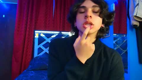 Snapshot of luke_howland chatting on 02.25.25 Luke online show from 02.25.25