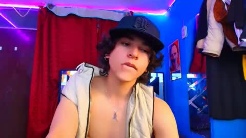 Snapshot of luke_howland chatting on 03.08.25 Luke online show from 03.08.25