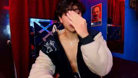 Snapshot of luke_howland chatting on 12.17.25 Luke online show from 12.17.25