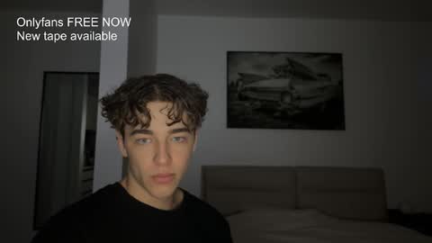 Snapshot of lukedesirable chatting on 12.03.25 lukedesirable online show from 12.03.25