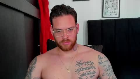 Snapshot of lukeglanton17 chatting on 01.05.25 Luke online show from 01.05.25