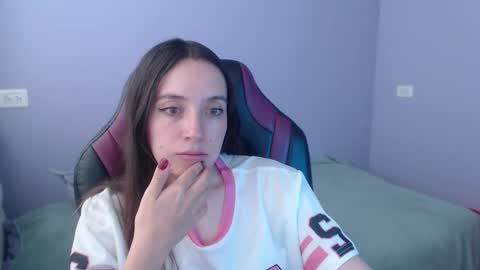 Snapshot of lula_05 chatting on 12.05.25 Vicky online show from 12.05.25