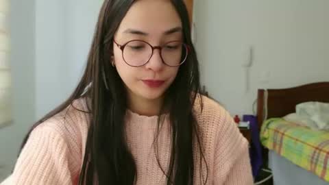 Snapshot of lulibee_ chatting on 06.12.26 Luli online show from 06.12.26